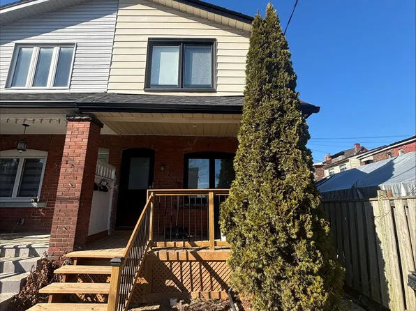 214 Simpson Ave #1, Toronto, ON M4K 1A6