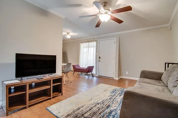 1422 Scales St #E — Photo 1