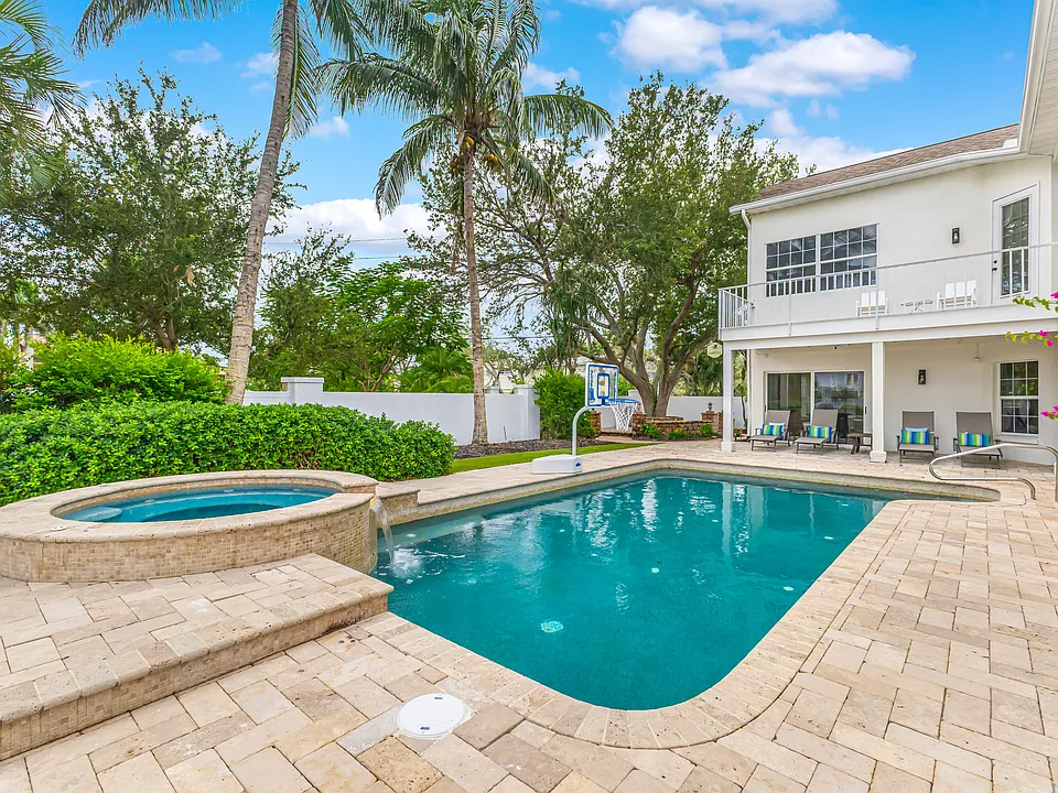 1200 Tree Bay Ln