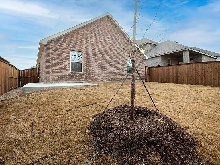 3936 Oak Creek Cir — Photo 19