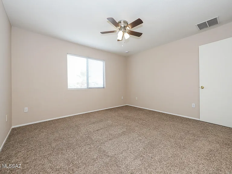 2416 W Chris Oliver Way — Photo 13