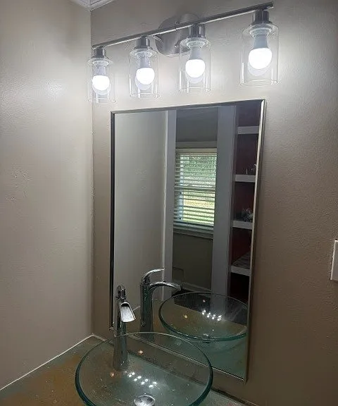 Hall Bathroom 2