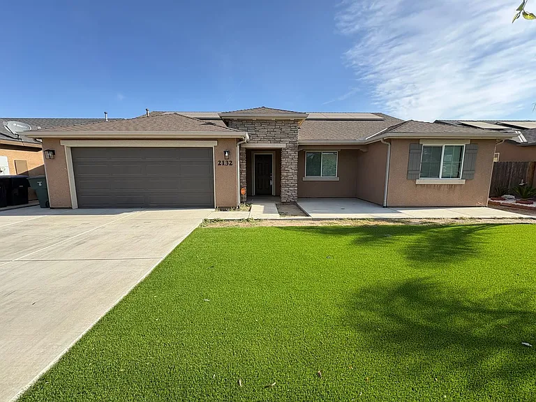 2132 E Sweet Ave — Photo 1
