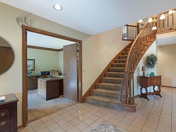 3rd image of 33159 Allenbury Dr