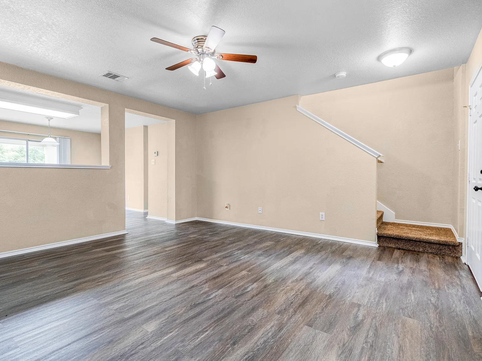 3 bed, 2.5 bath, 1446 sqft, $1,525 — Photo 3