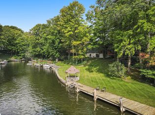 16212 Woodcrest Dr, Spring Lake, MI 49456