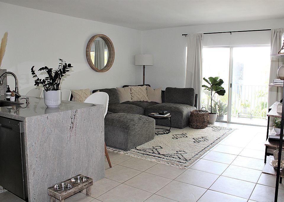 Entrance / Living Room