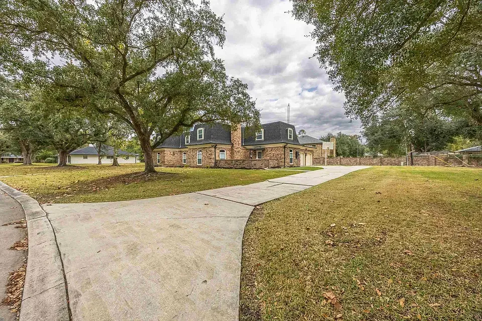 5 bed, 3895 sqft, $1,995 — Photo 4