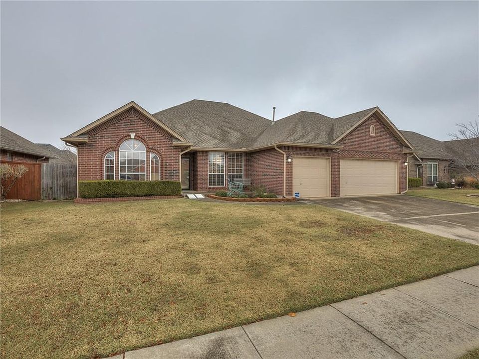 1st image of 321 Thornebrook Dr