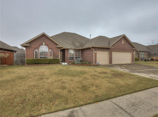 321 Thornebrook Dr, Norman, OK 73069