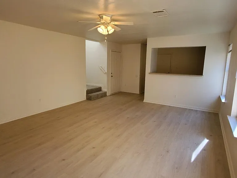 13637 Biggs St — Photo 4