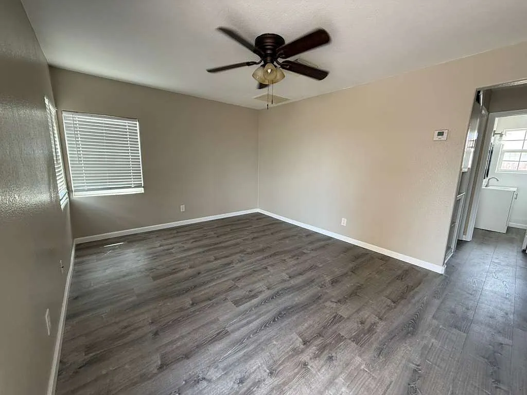 1 bed, 420 sqft, $1,100 — Photo 2
