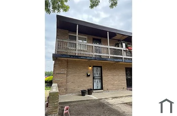 Building Photo - 7858 S South Shore Dr #1A