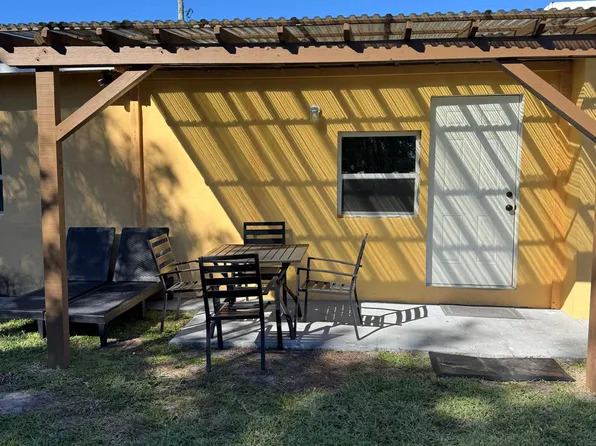 8310 NW 24th Place Efficency #1/1, Fort Lauderdale, FL 33322