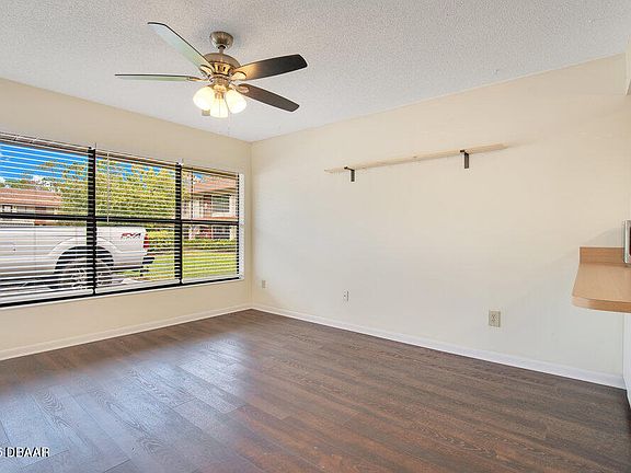5th image of 108 La Costa Ln #412