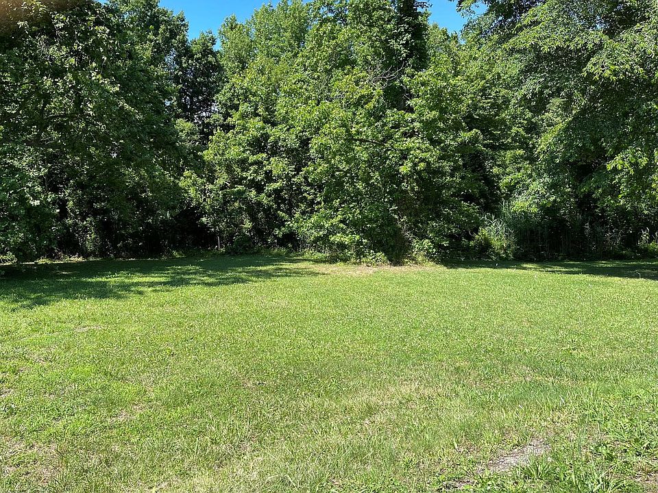 1st image of Cove Ln