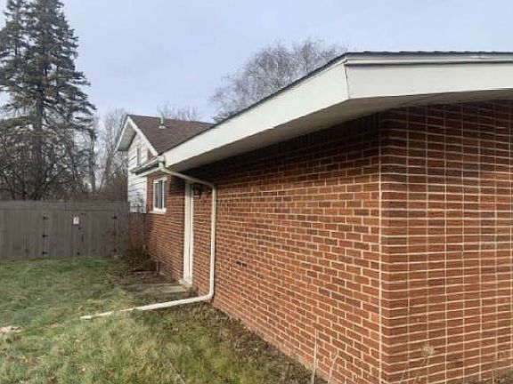 2nd image of 720 E Grand Blanc Rd