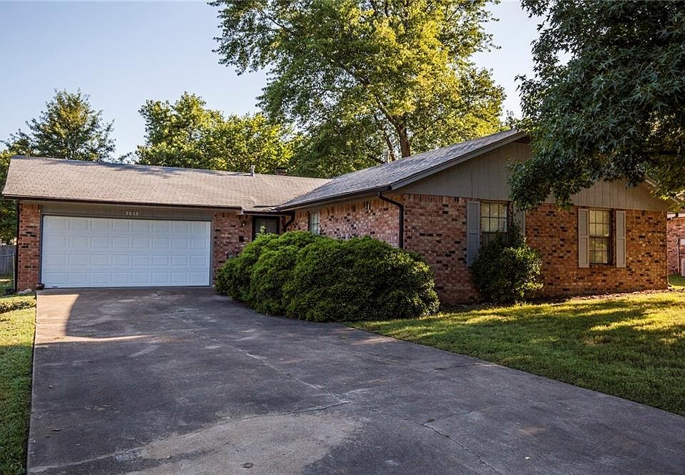 1st image of 2513 Westridge Dr