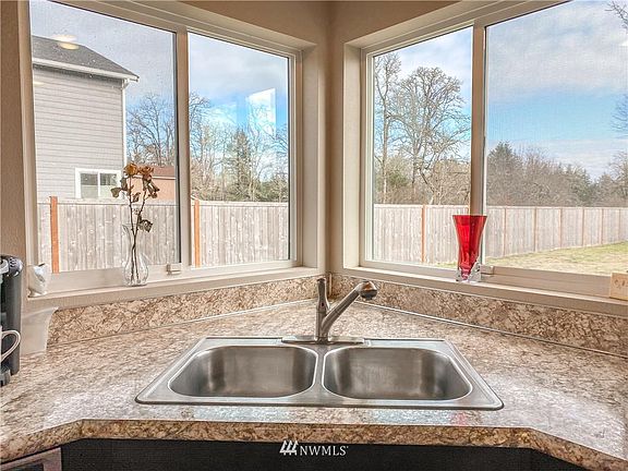 5th image of 131 Carver Walk SE