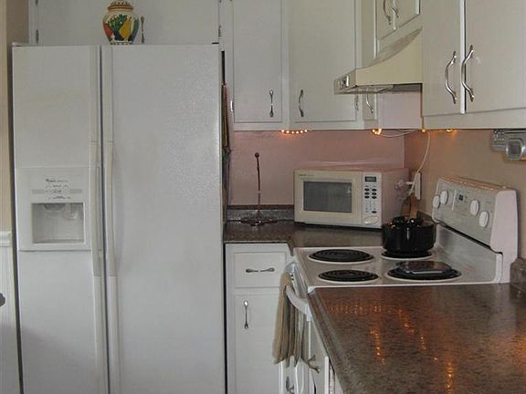 3rd image of 80 Lodewood Dr