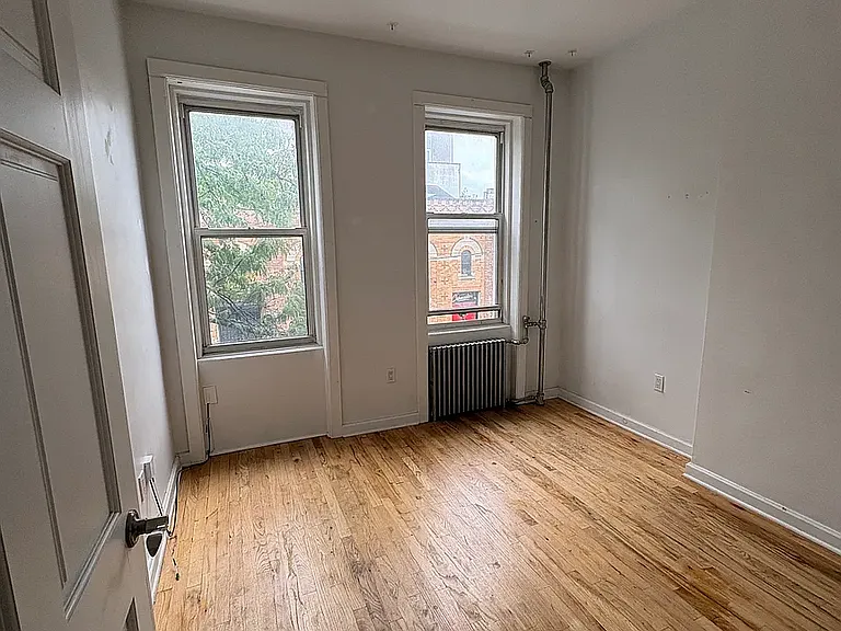 1557 De Kalb Ave #2L — Photo 4