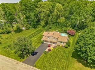 16 Rodney Ln, Rochester, NY 14625