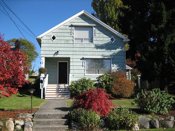 Beautiful, spacious home on West Seatte's Gatewood Hill