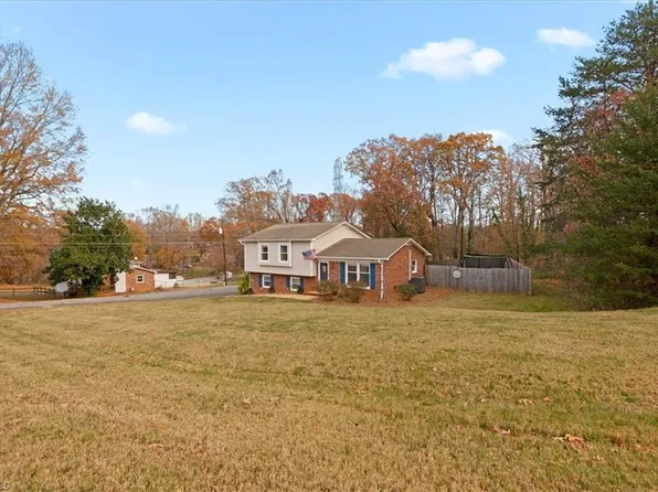 108 Logan Ct, King, NC 27021