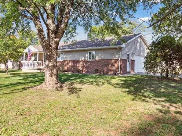 900 N 14th St, Fredonia, KS 66736