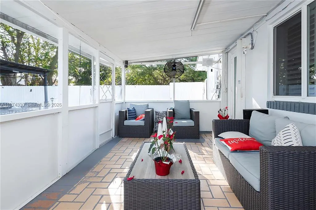 3 bed, 2.0 bath, $3,200 — Photo 4