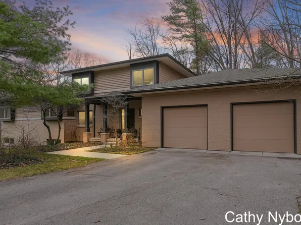3648 Grand Bluffs Ct SW, Grand Rapids, MI 49534