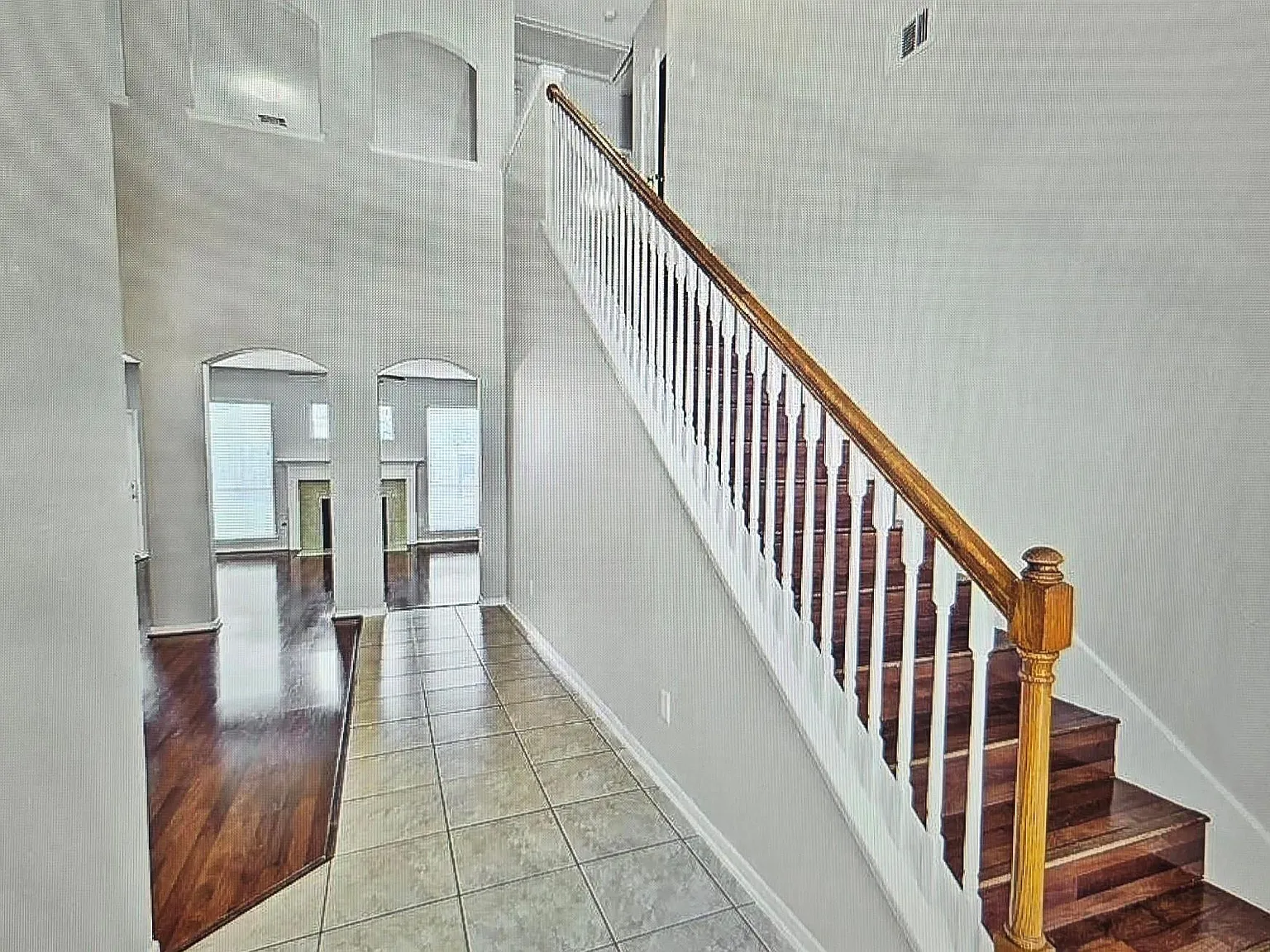 4 bed, 2.5 bath, 3102 sqft, $2,600 — Photo 2