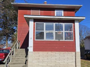 204 E Dayton St, Harrisburg, IL 62946