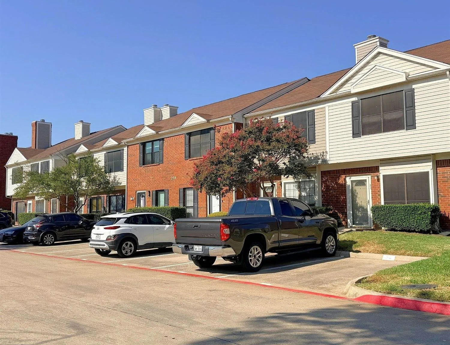 2 bed, 2.5 bath, 1254 sqft, $2,200 — Photo 2
