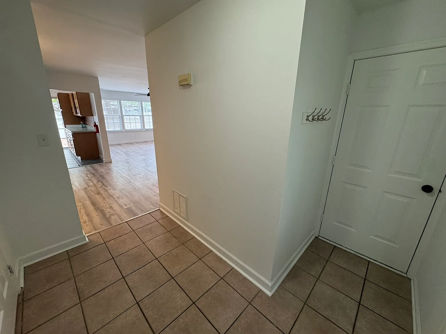 3 bed, 2.5 bath, 1680 sqft, $2,200 — Photo 3