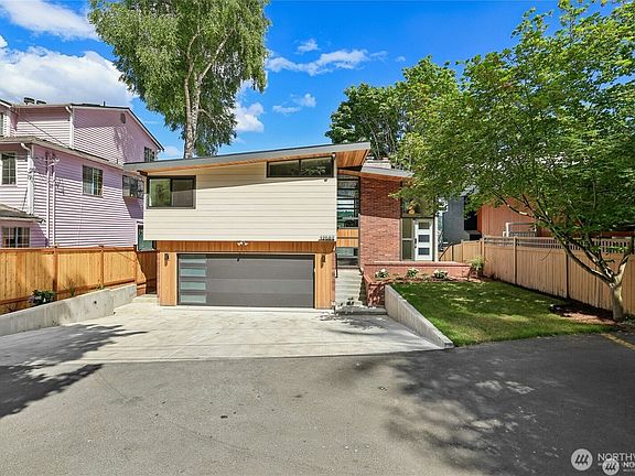 4th image of 12582 Riviera Place NE