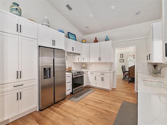 3rd image of 9425 SW 21st Ave