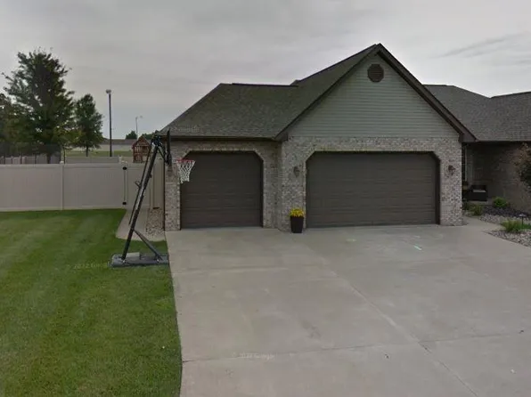 1198 N 9th St, Breese, IL 62230