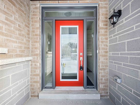 4th image of 48 Mountainside Cres
