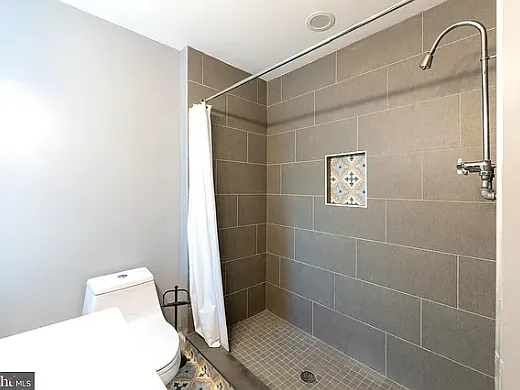 2570 Edgemont St — Photo 7