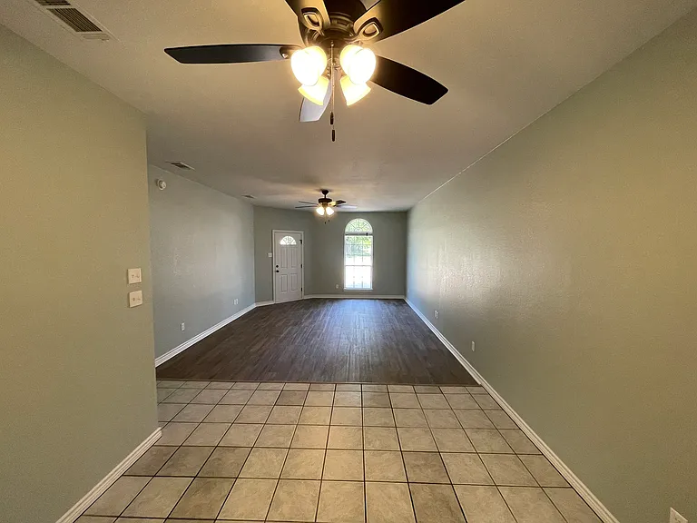 423 W Thomas St — Photo 8
