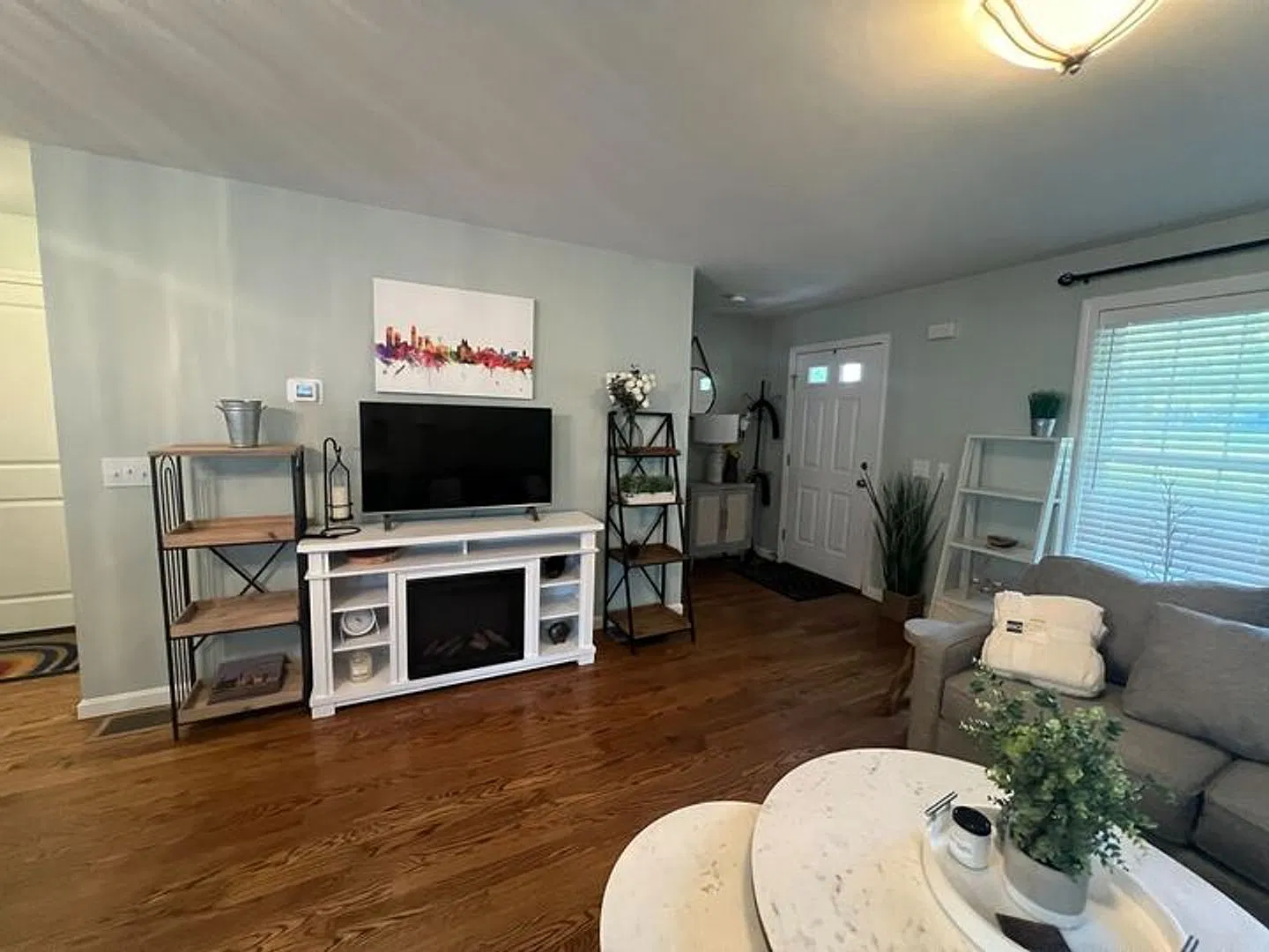 Charming 3-Bedroom Home with Modern Comforts in Worcester, MA — Photo 2