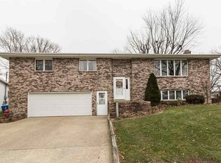 105 6th St SE, Farley, IA 52046