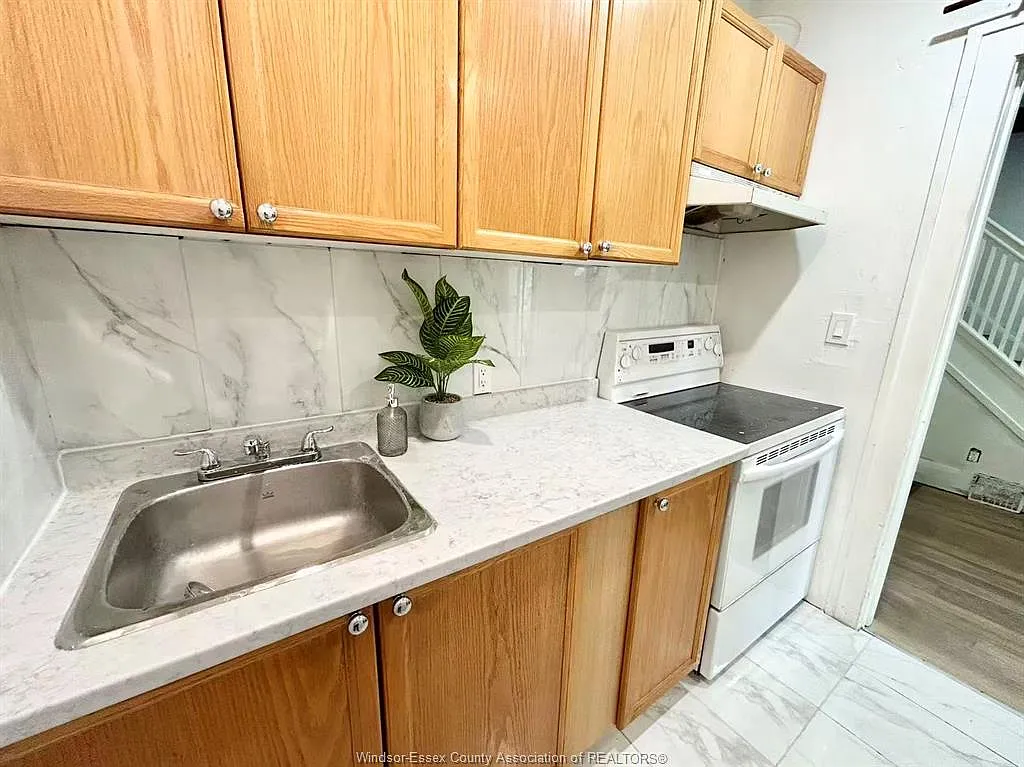 4 bed, 1.5 bath, $1,400 — Photo 2