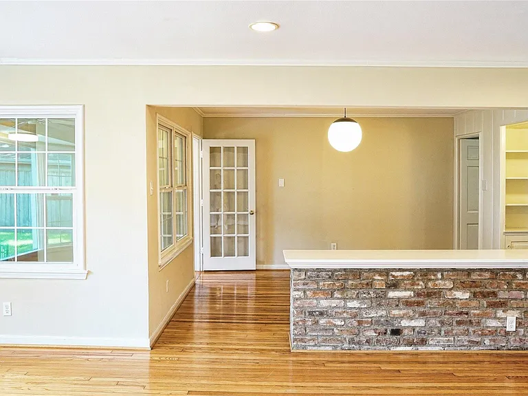 2047 McClendon St — Photo 4
