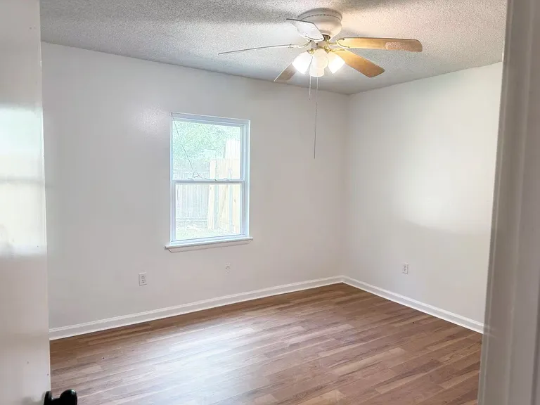 110 Charles Dr — Photo 7