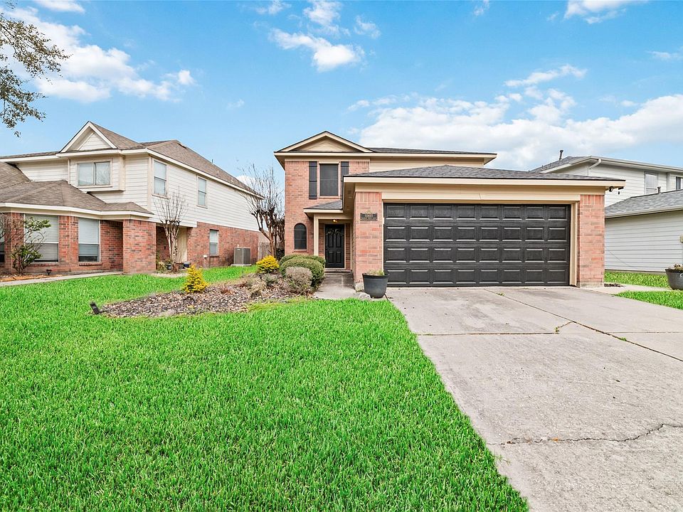 1st image of 10810 Meadow Walk Ln