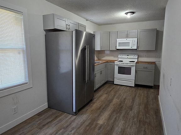 4th image of 1301 Topping Ave