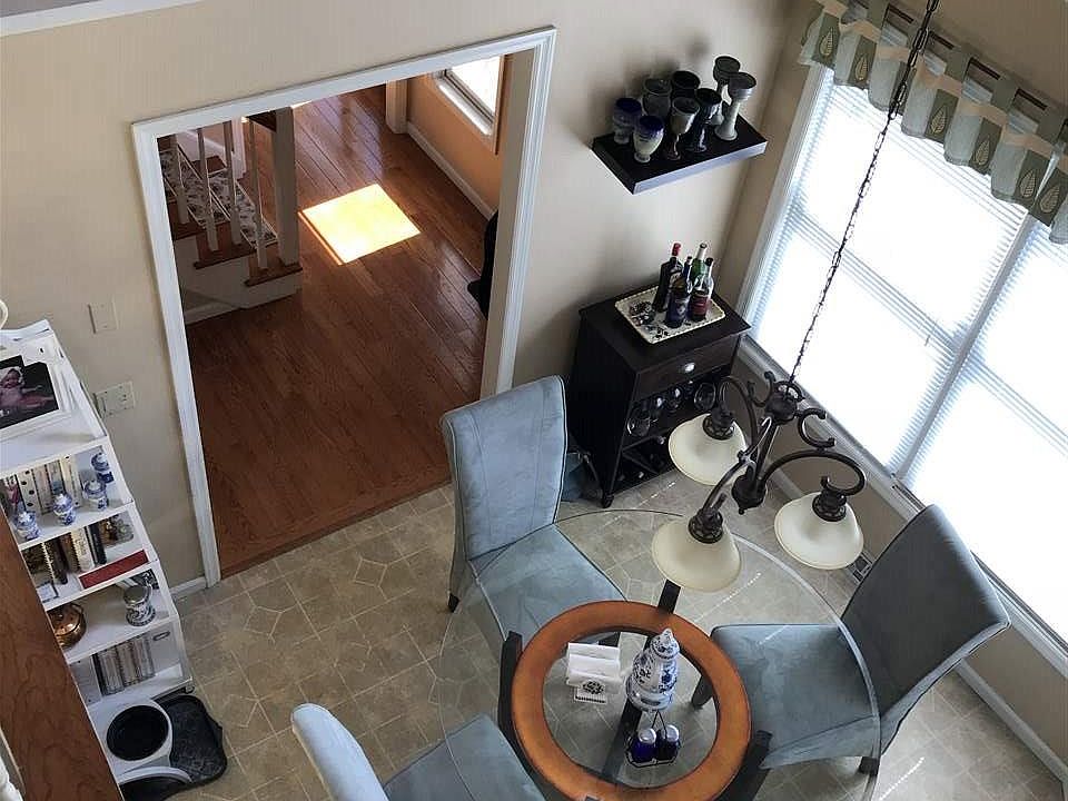 1st image of 20 Woodside Dr