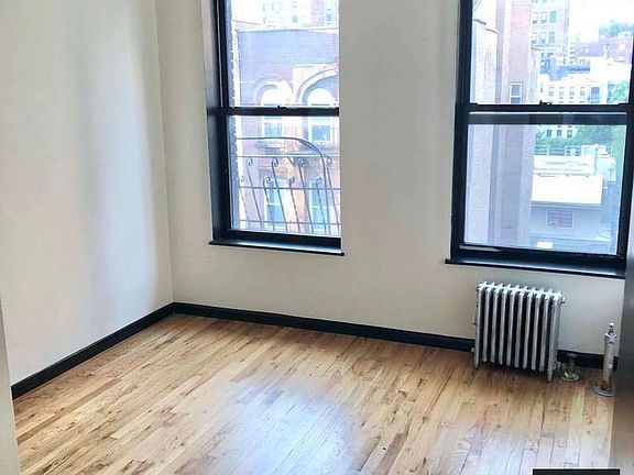 5th image of 240 E 28th St APT 27